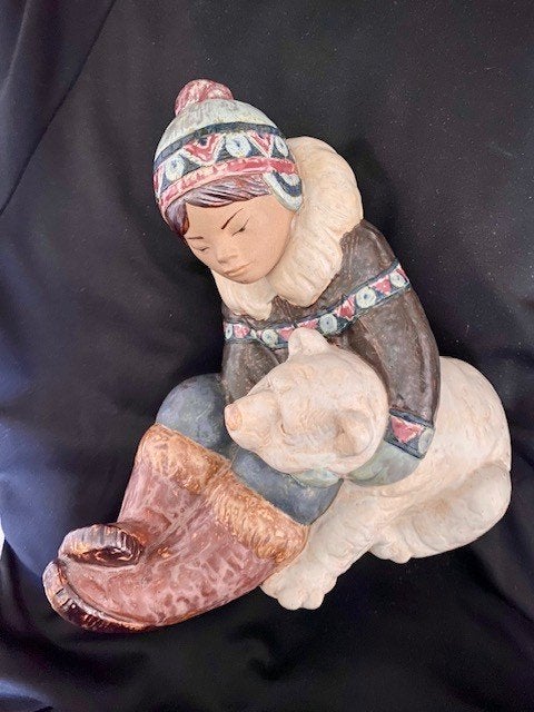 Lladro Eskimo met jonge ijsbeer, Ophalen of Verzenden, Zo goed als nieuw, Mens