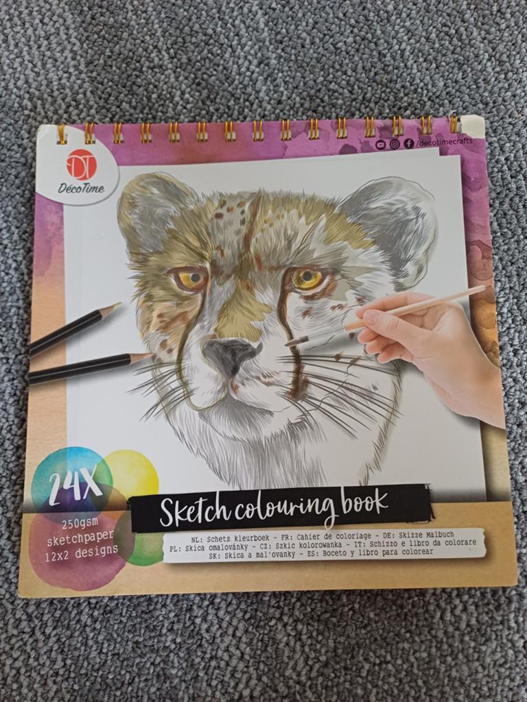 Sketch colouring book, Ophalen of Verzenden, Gebruikt, Papier, Schets- of Tekenboek