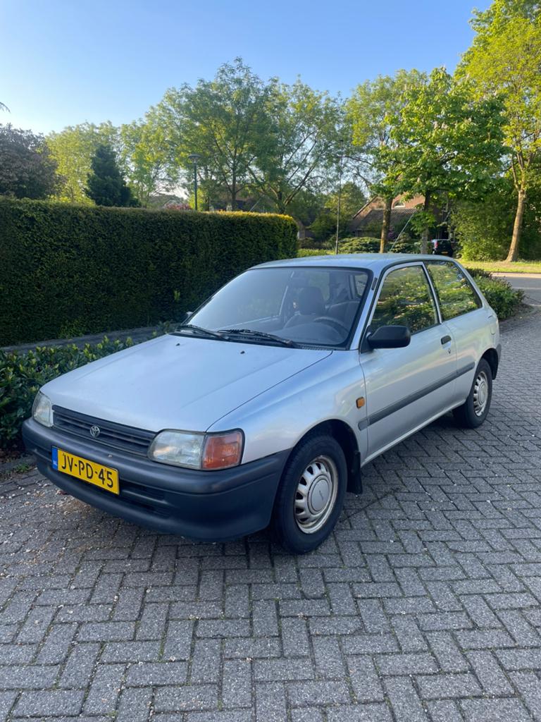 Toyota Starlet 1.3 XLI 12V 1995 Grijs Alu velgen Toyota Aygo, Auto's, 4 cilinders, Origineel Nederlands, Handgeschakeld, Particulier