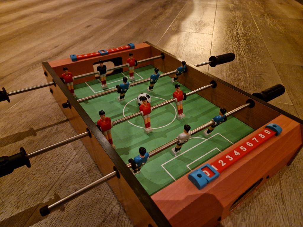 Compacte voetbaltafel - Overal mee naartoe te nemen!, Kinderen en Baby's, Speelgoed | Voetbaltafels, Ophalen of Verzenden