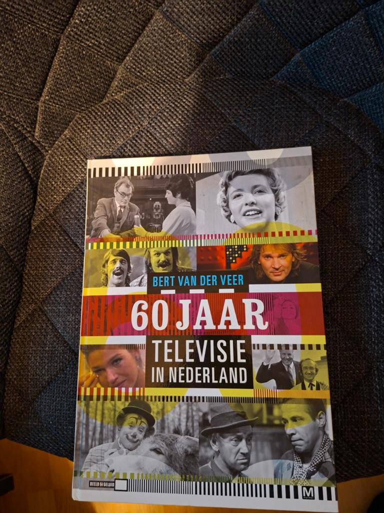 Bert van der Veer - 60 jaar Televisie in Nederland, Boeken, Ophalen of Verzenden, Zo goed als nieuw, Bert van der Veer
