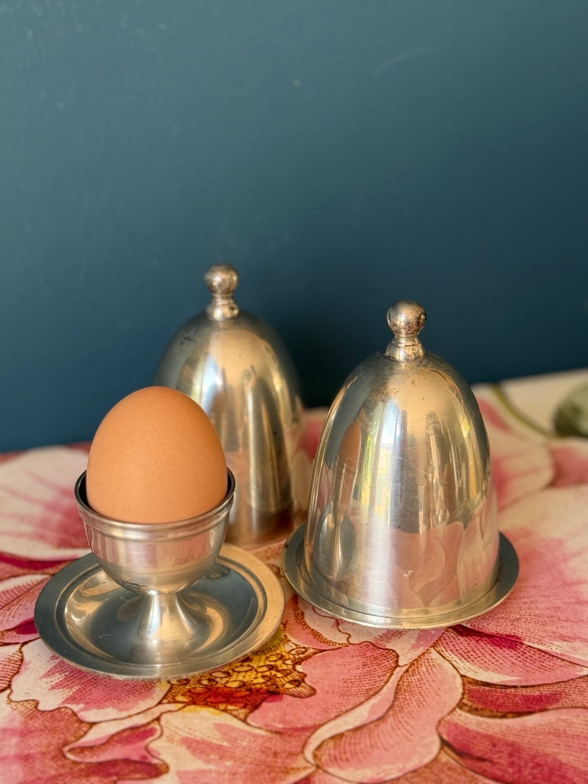 Set van 2 vintage (verzilverde) eierdopjes met cloche, Ophalen of Verzenden, Overige materialen, Overige stijlen, Overige typen