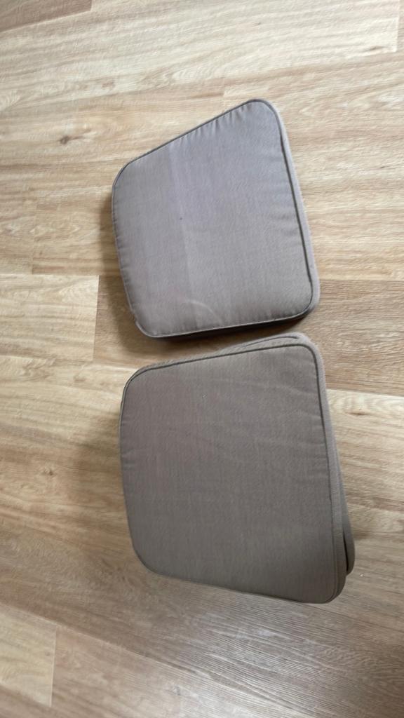Zit kussens voor tuinstoelen. 4 stuks. Taupe kleur., Ophalen, Zo goed als nieuw