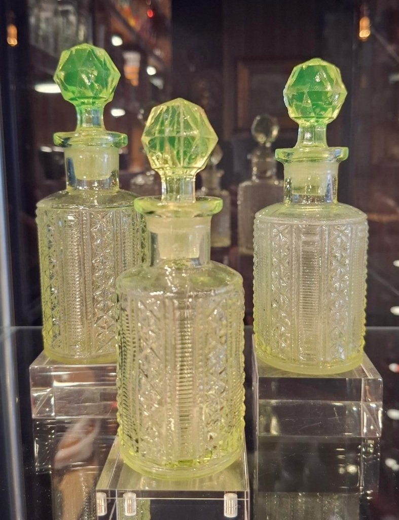 Set in Uranium glas., Ophalen of Verzenden