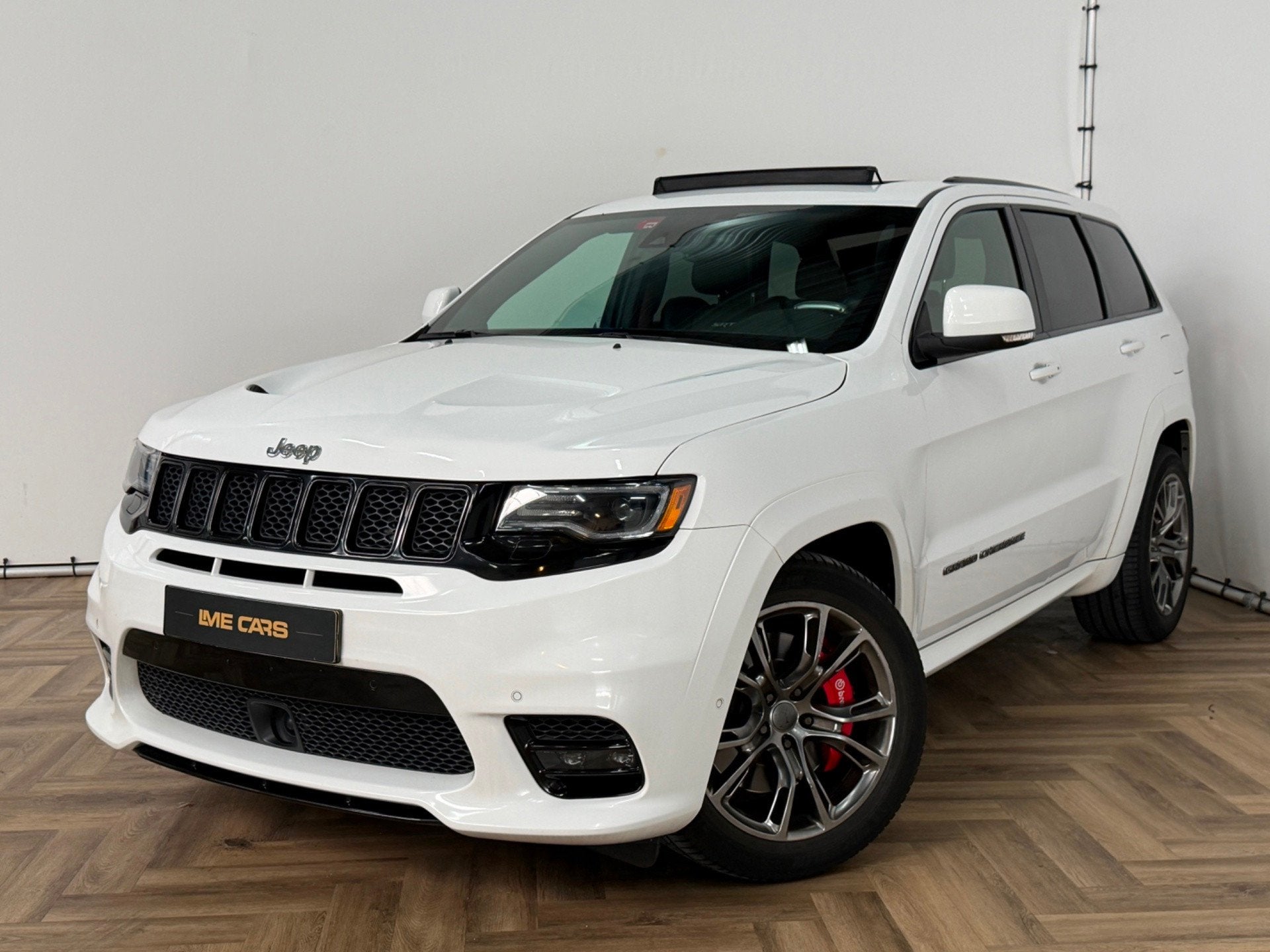 Jeep GRAND CHEROKEE 6.4 HEMI SRT|PANO|MEMORY|LEDER|INRUIL MO, Automaat, Panoramadak, Gebruikt, Leder en Stof