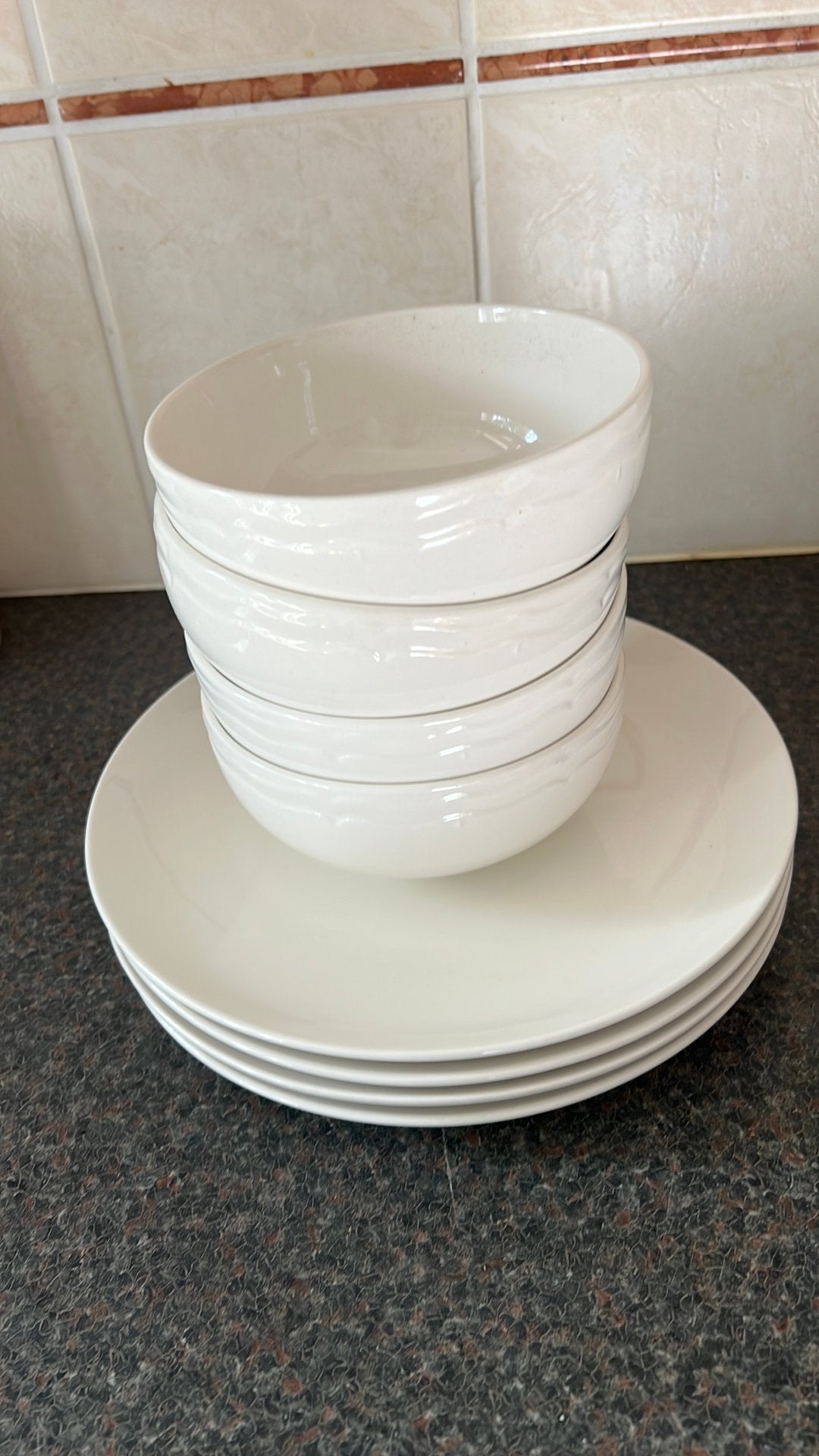 Set of 4 Plates and Bowls, Ophalen of Verzenden, Zo goed als nieuw, Overige stijlen, Bord(en)