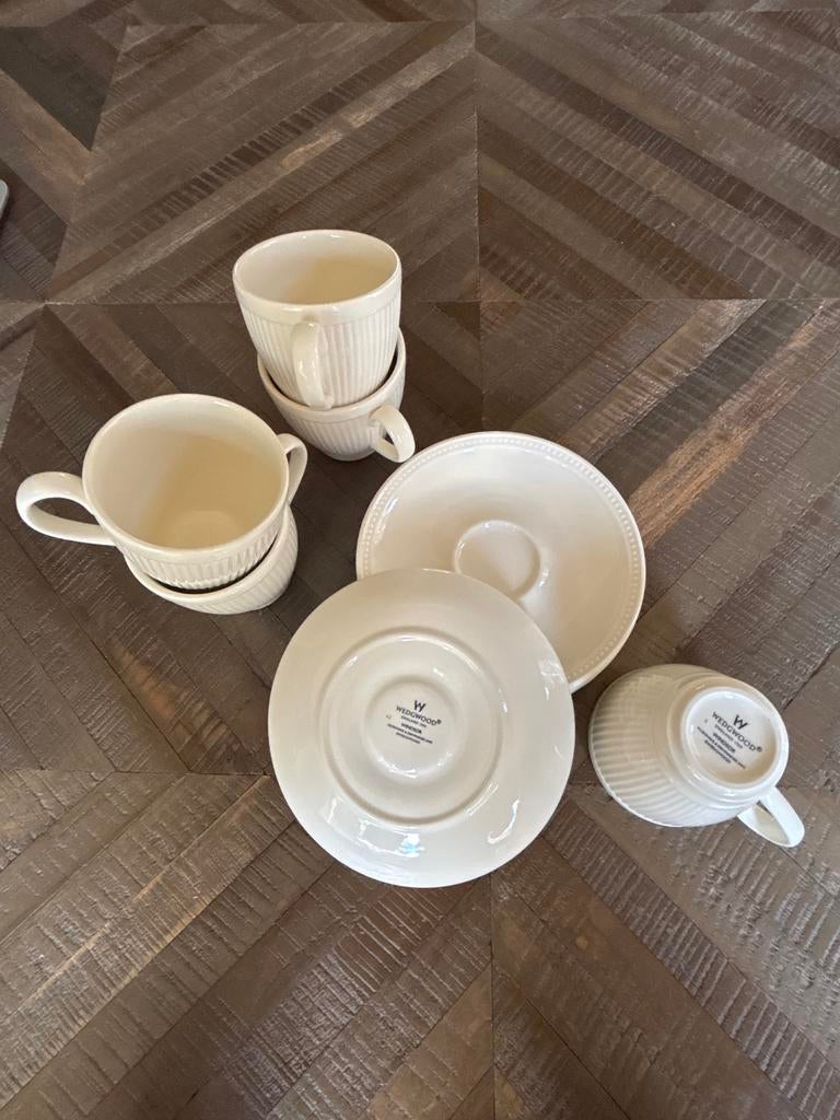 Wedgwood Windsor: 4 bordjes en 5 koffiekopjes (perfecte staa, Ophalen of Verzenden, Zo goed als nieuw, Porselein, Bord(en)
