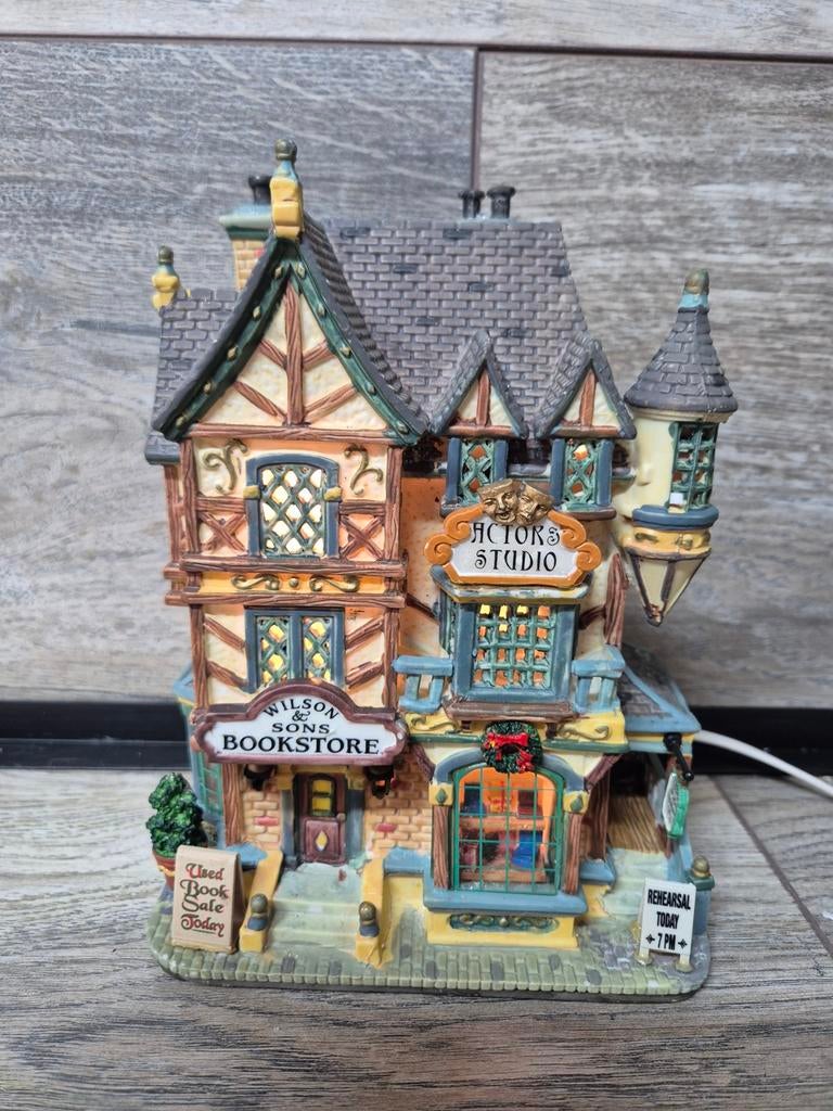 Lemax wilson & sons bookstore verlicht kerstdorp kersthuisje, Ophalen of Verzenden, Zo goed als nieuw