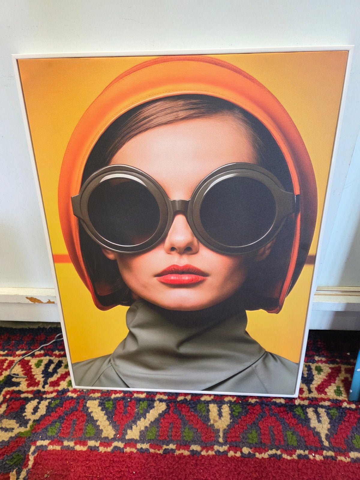 Kunstprint op doek - Vrouw met zonnebril 60x45cm, Ophalen, Op houten frame, Print, Portret