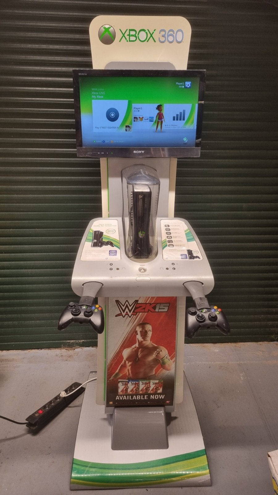 Xbox 360 Demopod met scherm en controllers, Ophalen, Met 2 controllers, 250 GB, Gebruikt