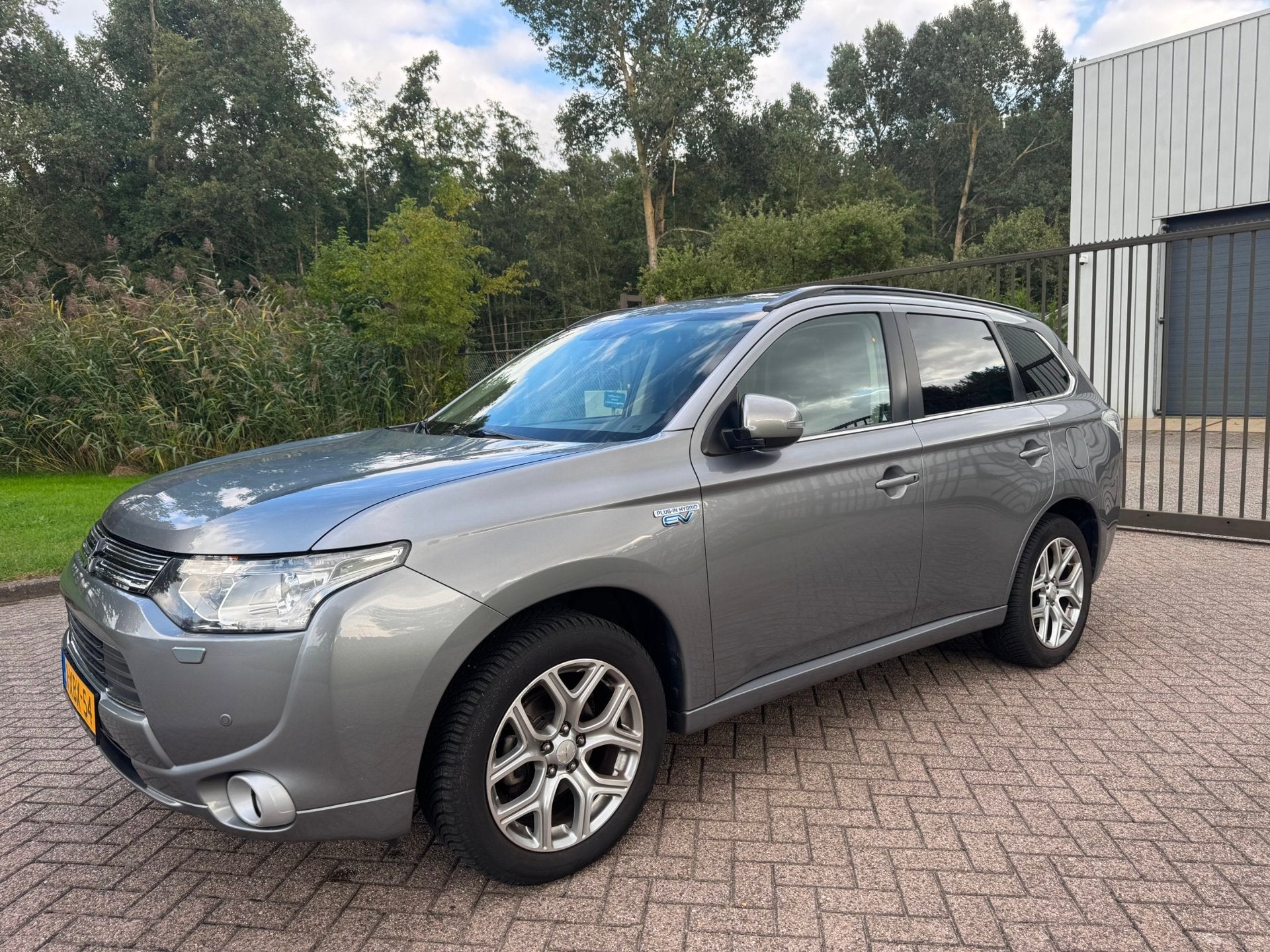 Mitsubishi Outlander 2.0 PHEV Instyle/NWE APK/ECC/AUT/PANO/C, Auto's, Zwart, 4 cilinders, Vierwielaandrijving, Hybride Elektrisch/Benzine