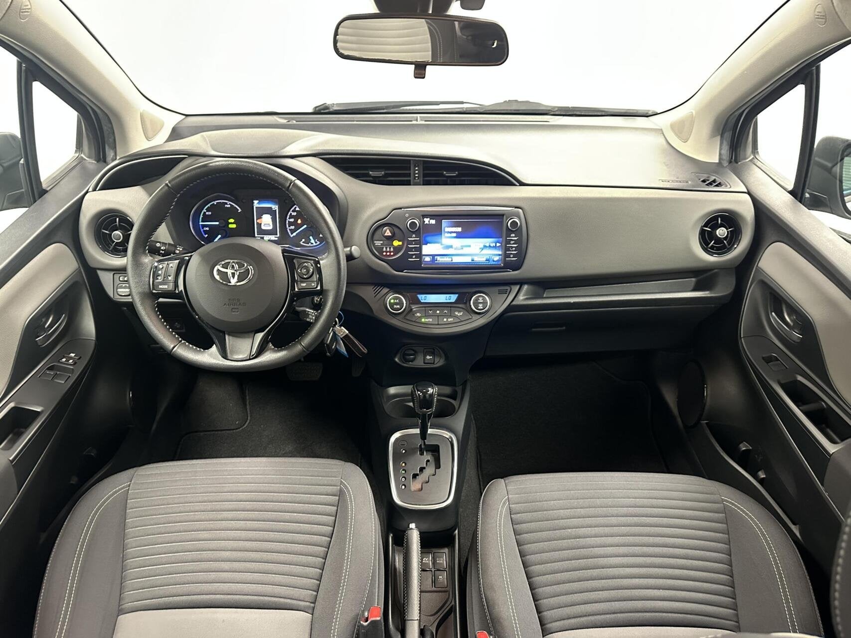 Toyota Yaris 1.5 Hybrid Dynamic ECC CRUISE CAMERA 66000 KM., Euro 6, 4 cilinders, Met garantie (alle), Origineel Nederlands