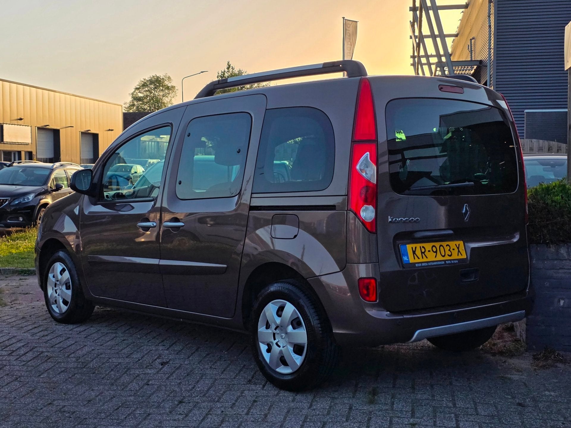 Renault Kangoo Family 1.6-16V Privilège |AUTOMAAT|NAVI|CLIM, Stof, Gebruikt, 1295 kg, 4 cilinders