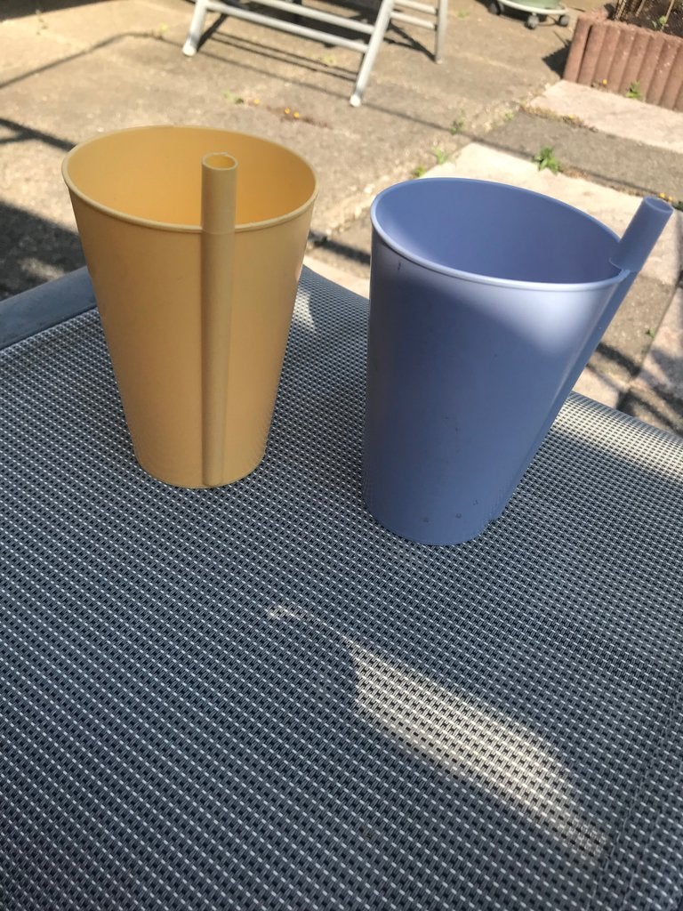 Twee beker met rietjes ( zie je mijn andere advertentie, Ophalen, Zo goed als nieuw