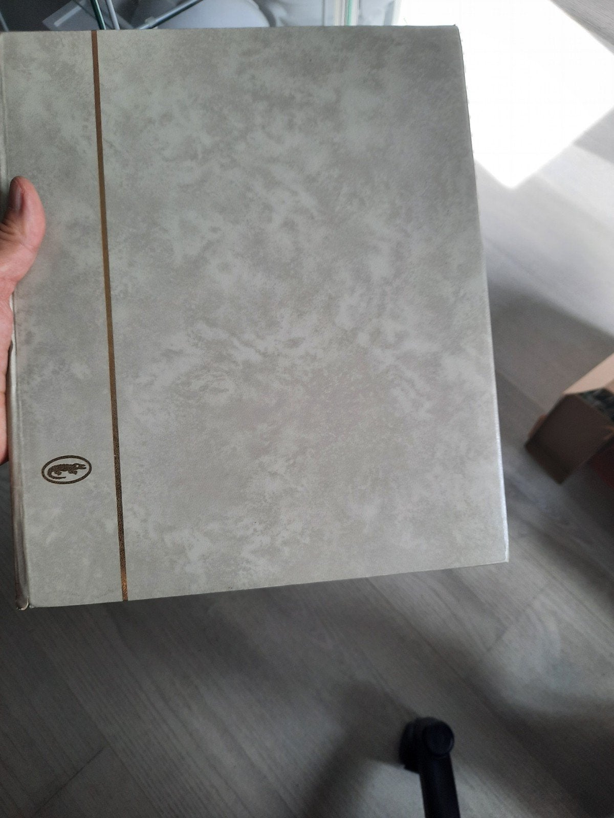 Leeg postzegelalbum met 16 bladzijden en 4 stroken, Verzenden, Verzamelalbum