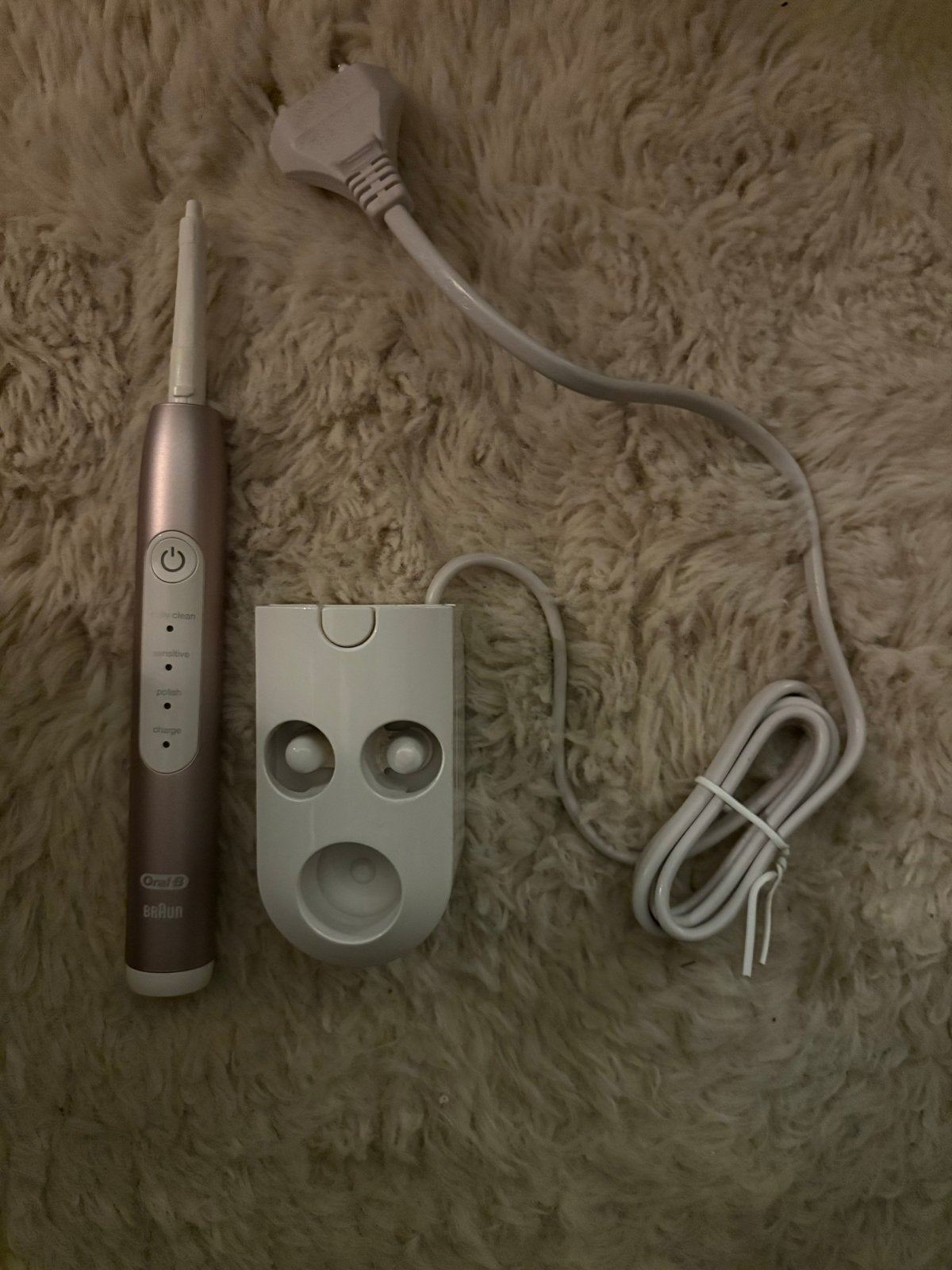 Oral-B elektrische tandenborstel met oplader - Ongebruikt, Ophalen of Verzenden, Nieuw, Tandenborstel
