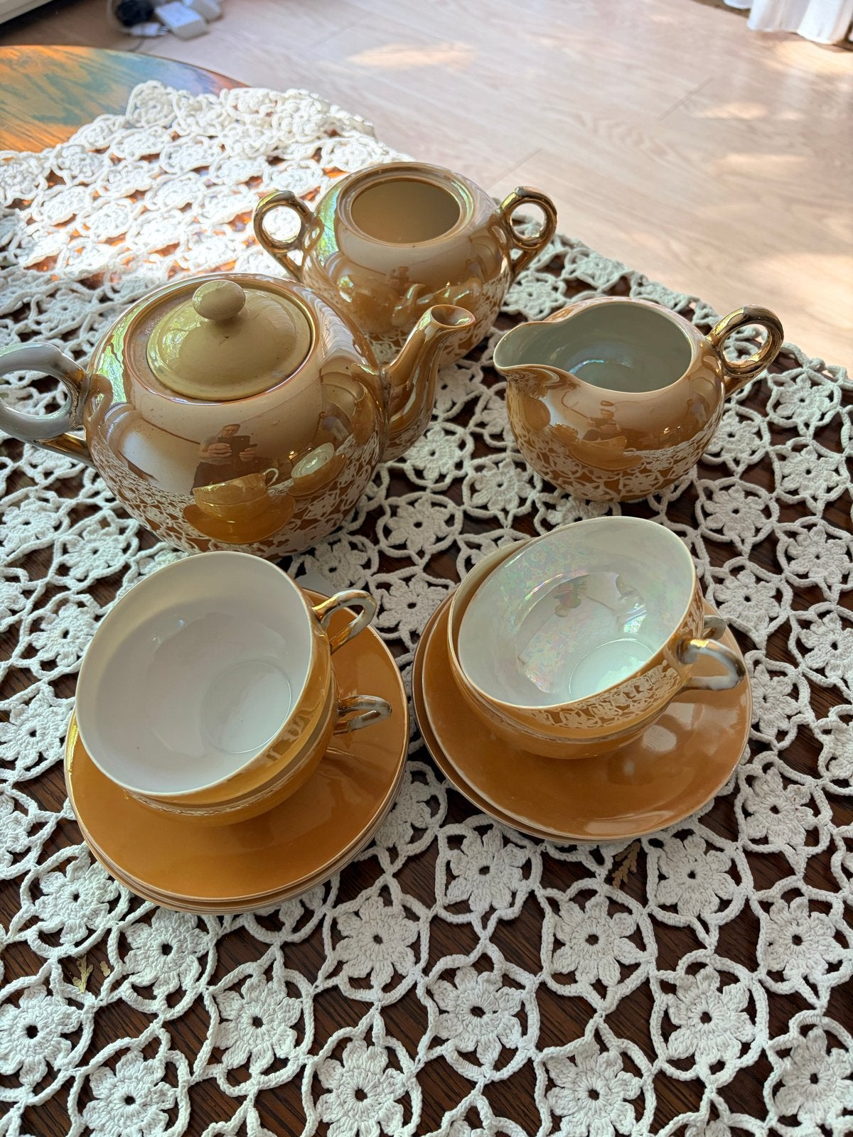 Vintage theeservies met gouden accenten, Ophalen