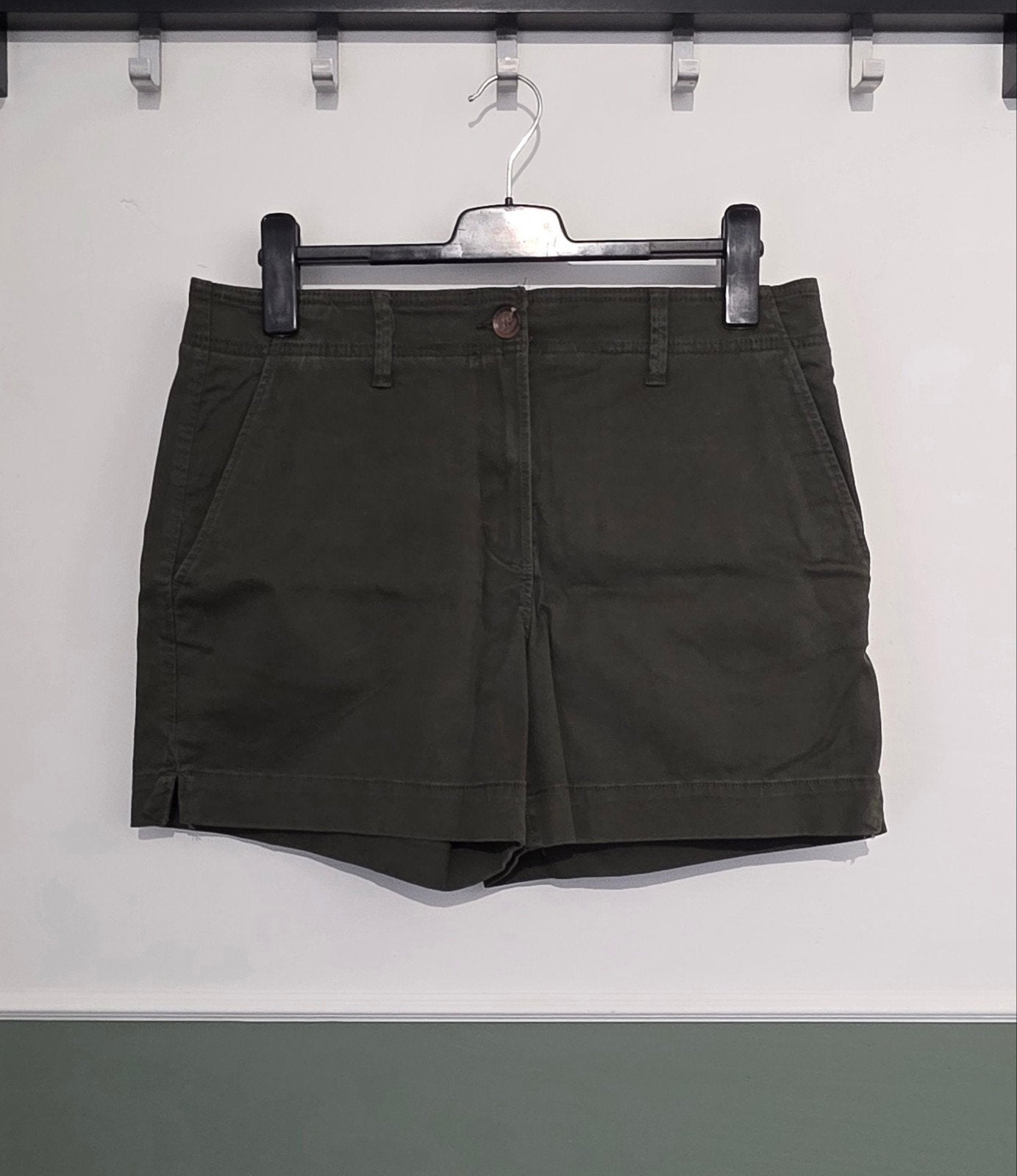 Dames H&M korte broek short chino groen maat 44 NIEUW, H&M, Kort, Maat 42/44 (L), Nieuw