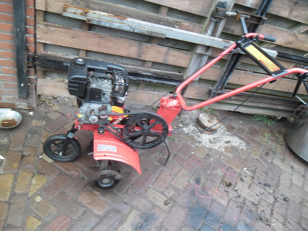 tuinfrees met achteruit ruilen mogelijk bied maar iets aan, Ophalen, Gebruikt, Benzine, Tuinfrees