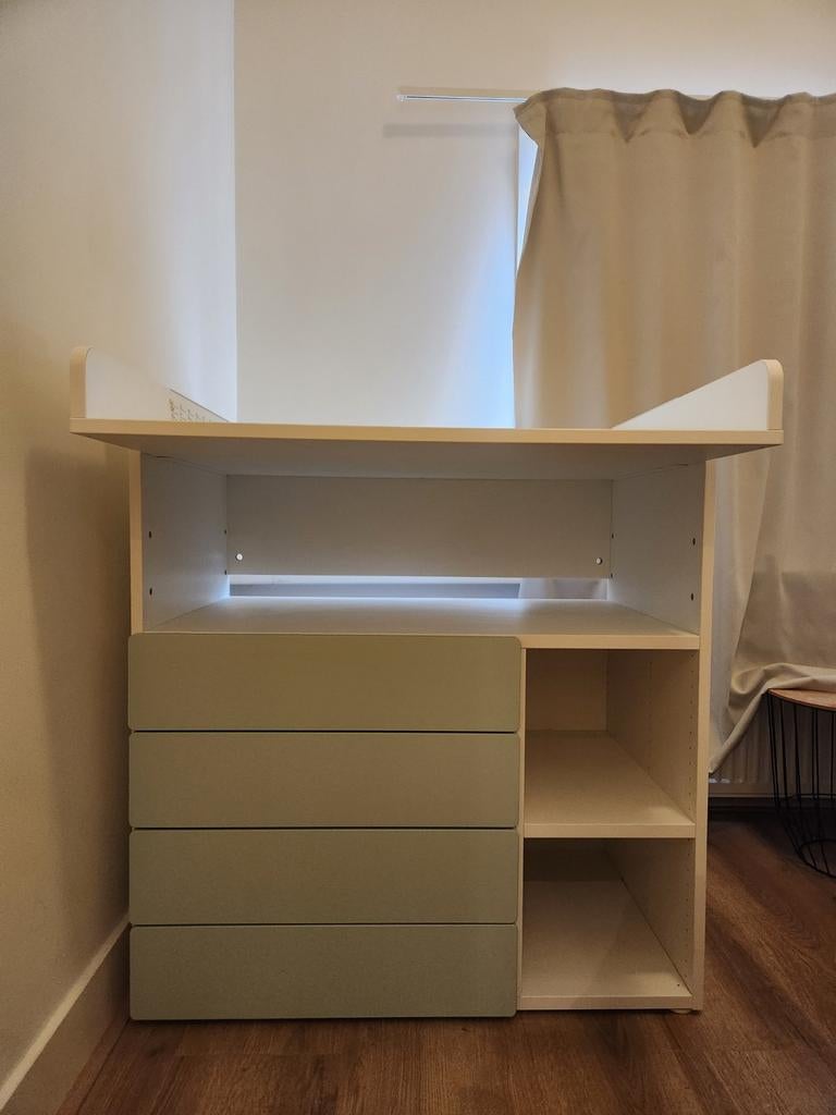Ikea Smastad Commode /Bureau - 4 lades, Ophalen, Minder dan 75 cm, Zo goed als nieuw, Opstaande rand