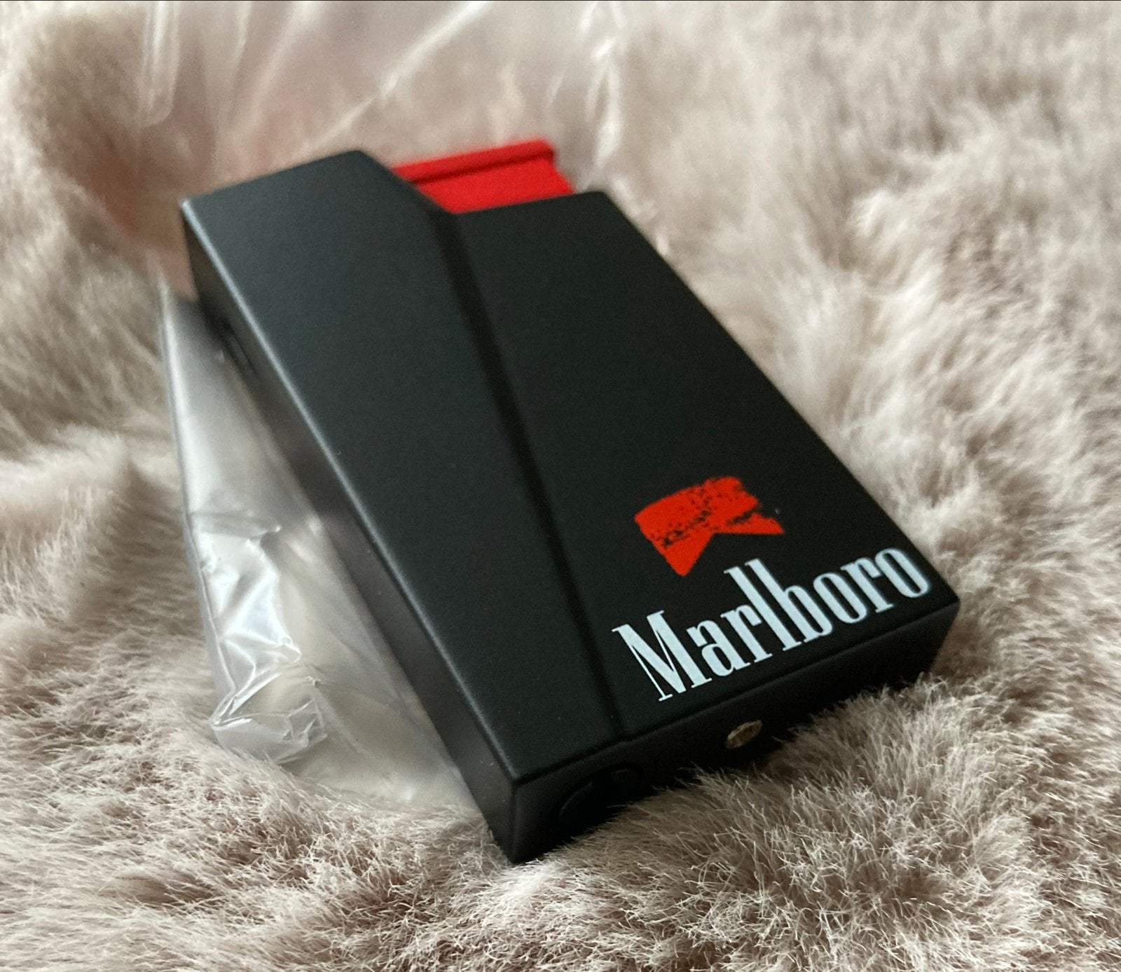 Marlboro Aansteker - Zwart met Rood Accent, Verzamelen, Ophalen, Nieuw, Aansteker