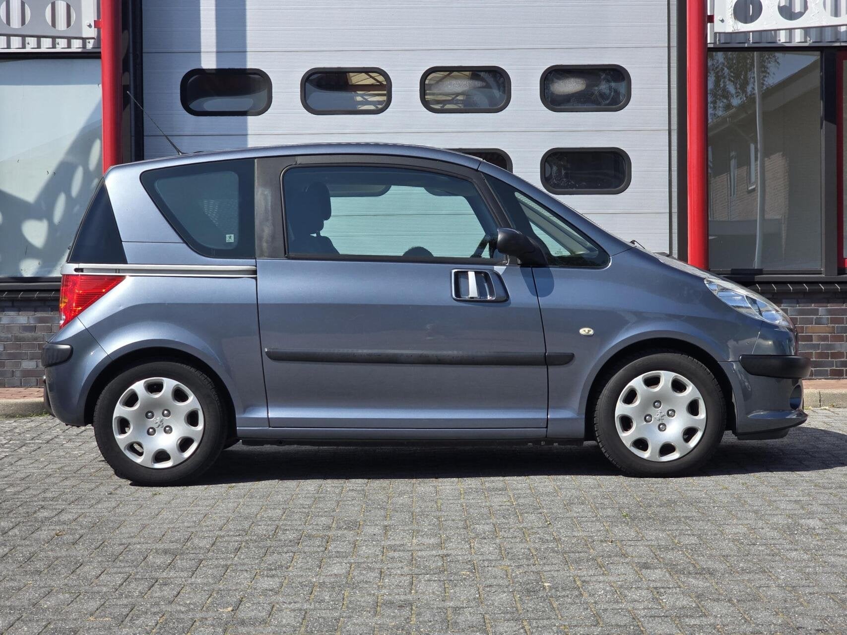 Peugeot 1007 1.6-16V Sesam Sporty Airco/Trekhaak/PDC/Cruise, Auto's, Peugeot, Gebruikt, 4 cilinders, 4 stoelen, Parkeersensor