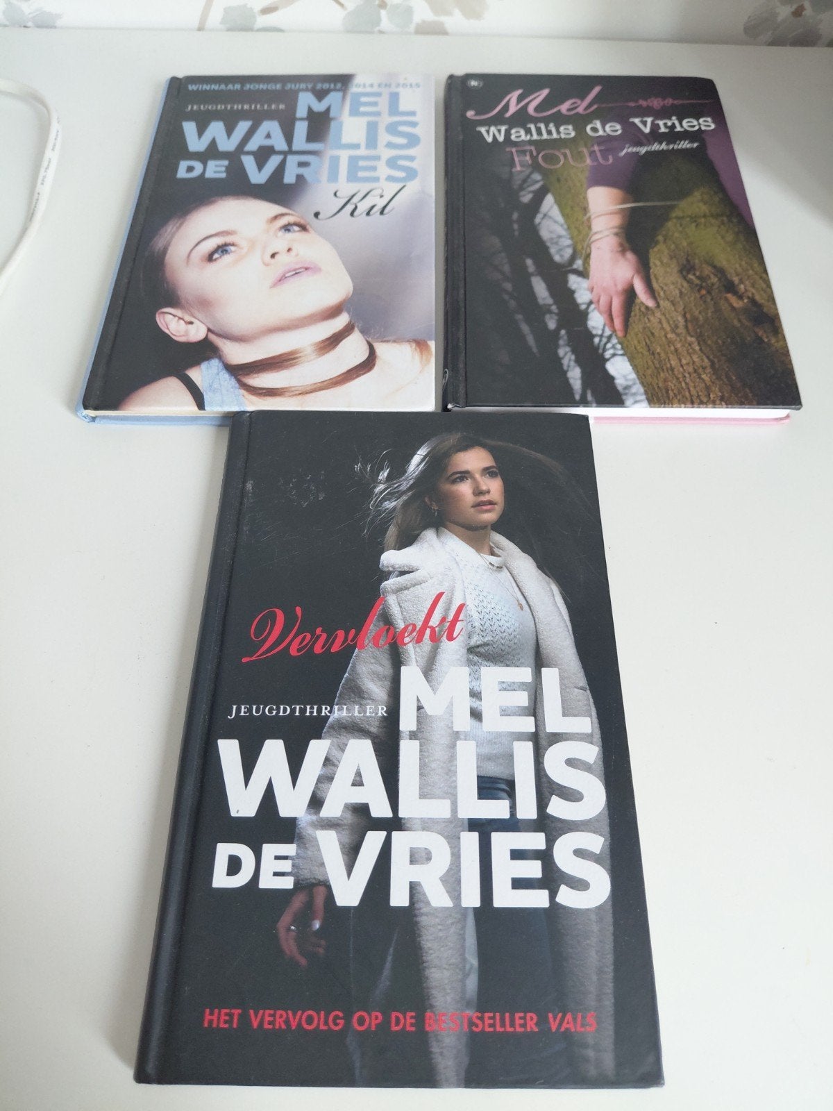 Mel Wallis de Vries - Vervloekt fout en kil, Ophalen of Verzenden, Gelezen, Mel Wallis de Vries