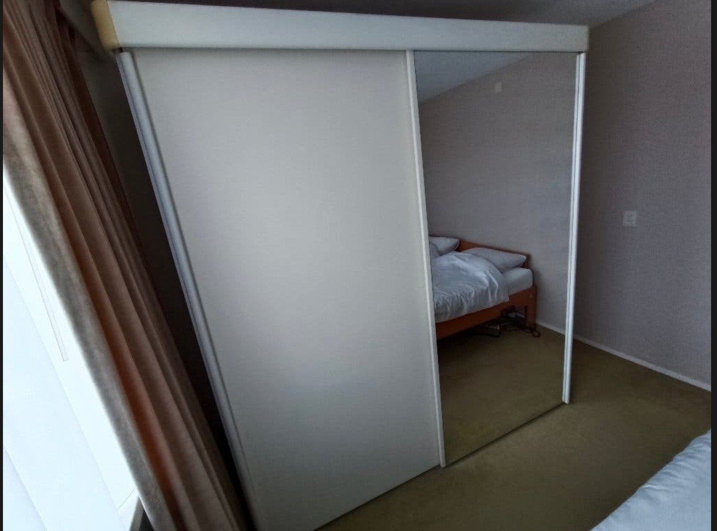 Kledingkast met spiegel en schuifdeuren, Huis en Inrichting, Ophalen, Gebruikt, 100 tot 150 cm, 200 cm of meer