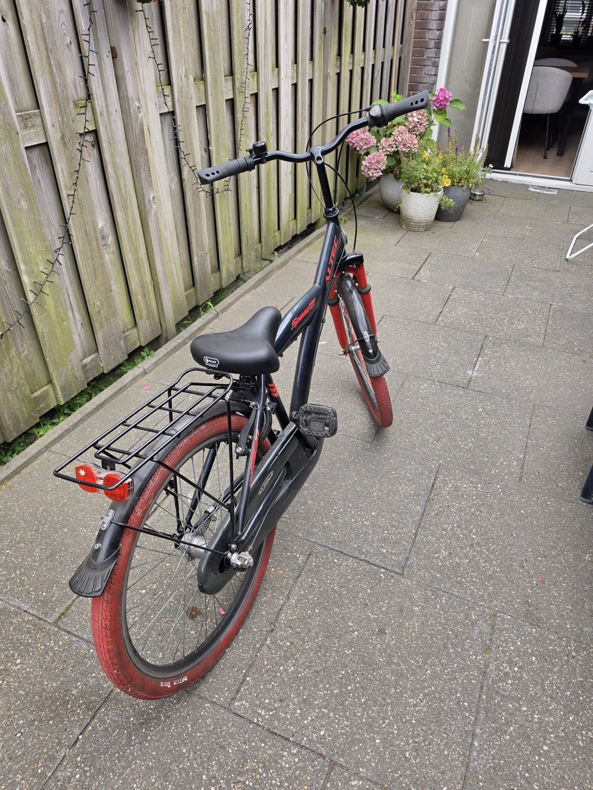 Altec Swift fiets, dubbele rem, 24 inch - Zwart/Rood, Ophalen, Gebruikt, 20 inch of meer