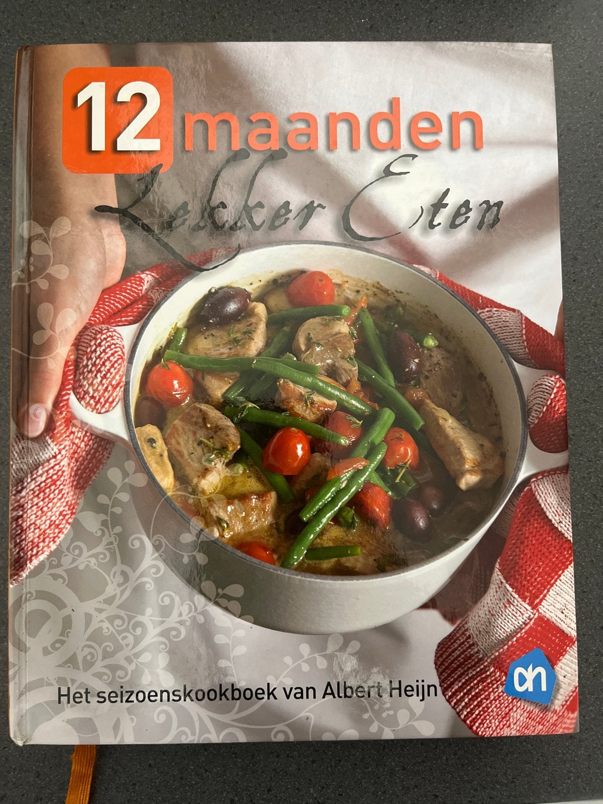 12 maanden Lekker Eten - Het seizoenskookboek van Albert Hei, Boeken, Ophalen of Verzenden, Gelezen