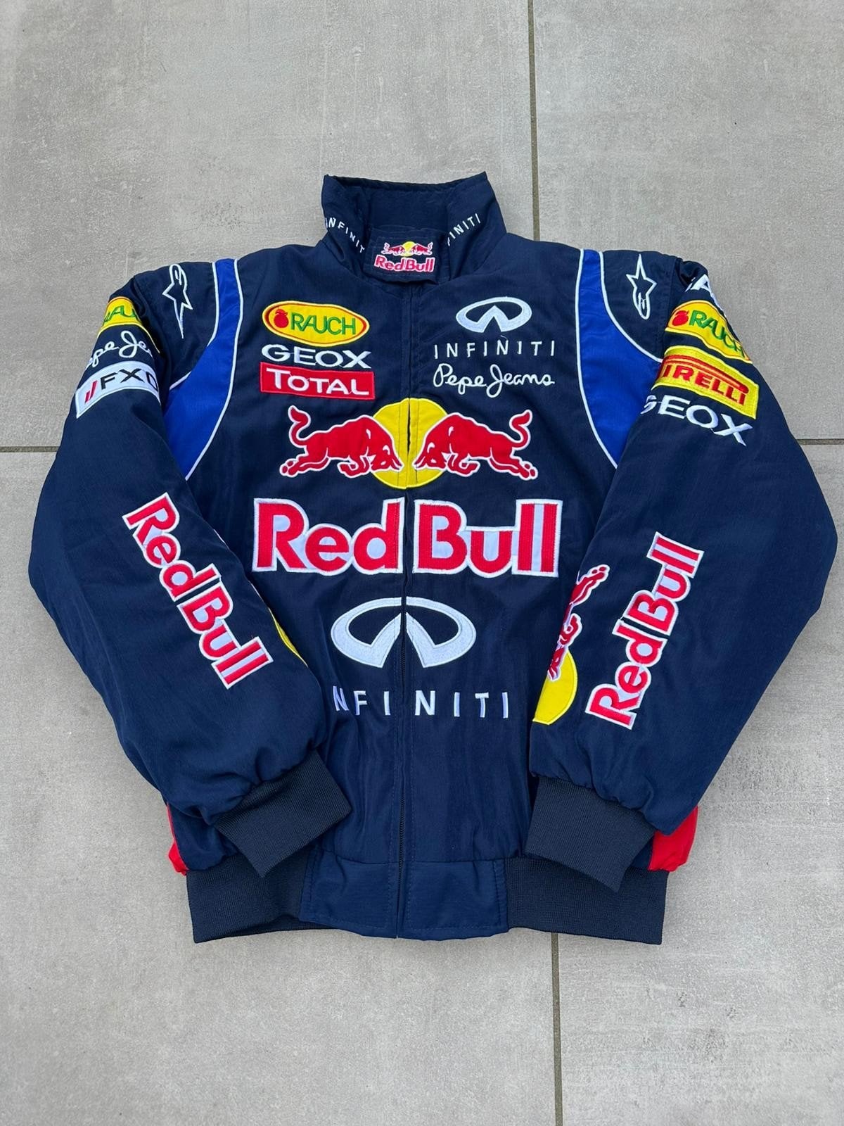 Redbull & Ferrari Zomerjassen, Ophalen