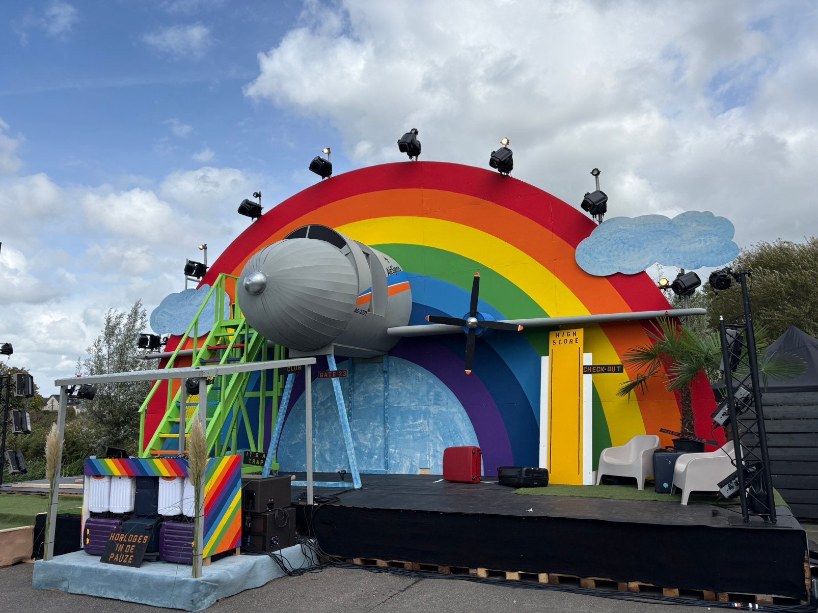 Podium achterwand met vliegtuig, Eén persoon