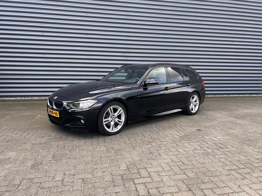 BMW 3-Serie 2.0 318D Touring M pakket binnen/buitenAUT 2012, 745 kg, Achterwielaandrijving, 1995 cc, Zwart