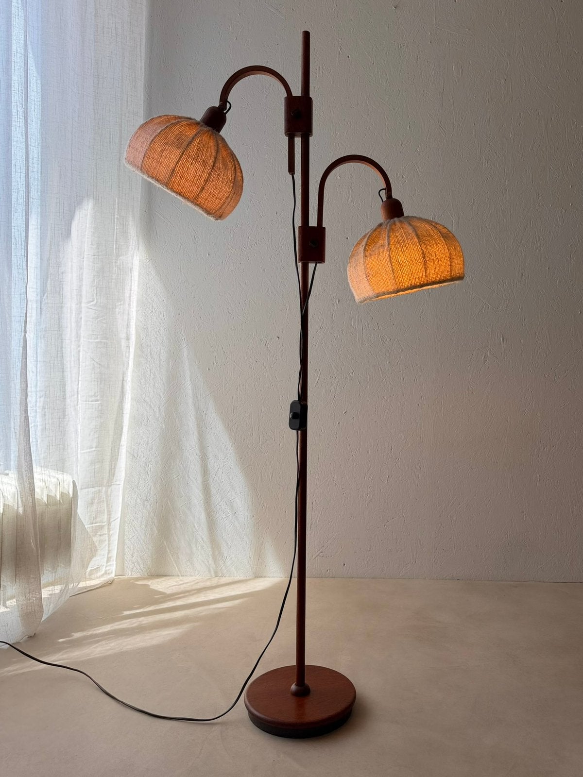 Deens design Domus vloerlamp teak verstelbaar jaren 60, Gebruikt, Ophalen of Verzenden, Deens design, 150 tot 200 cm