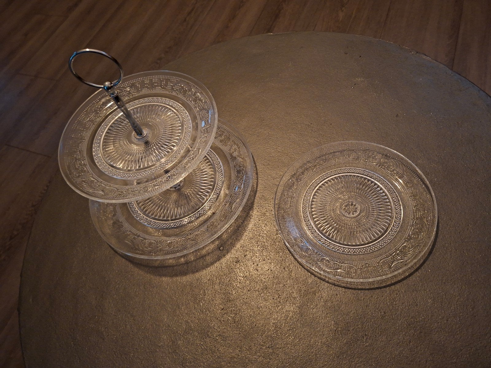 Glazen etagere met 2 schalen, zo goed als nieuw, Overige typen, Rond, Ophalen of Verzenden, Glas