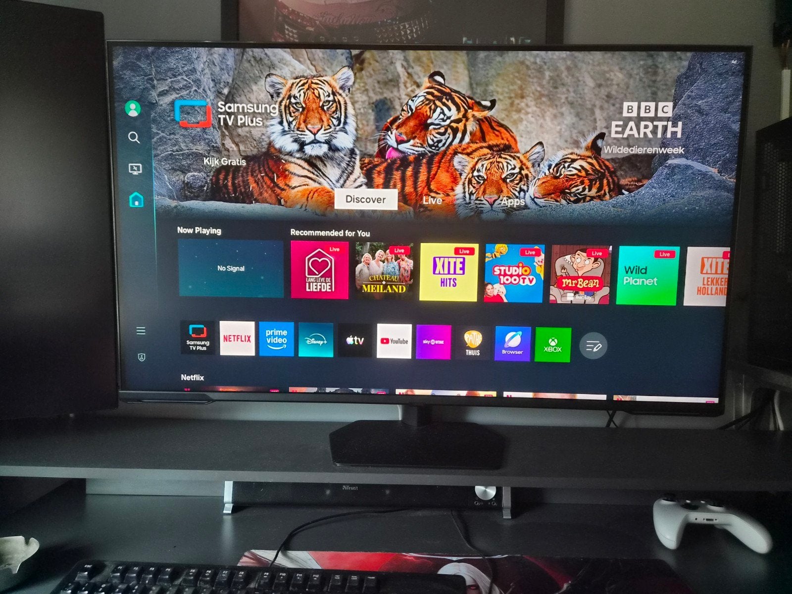 Foto 2 van Samsung Odyssey G7 Neo 43 Inch 4K 144Hz  gaming monitor