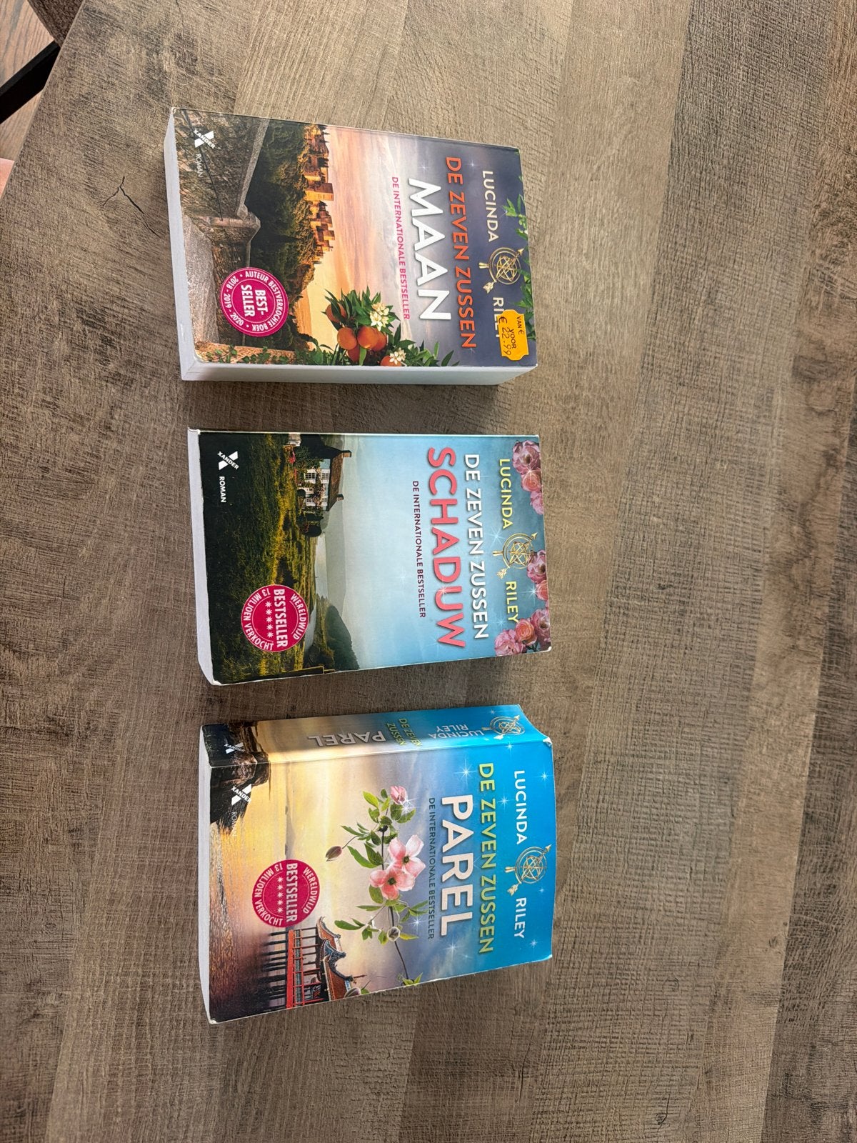 De Zeven Zussen Maan/Schaduw/Parel - Ook los te koop, Boeken, Ophalen, Gelezen
