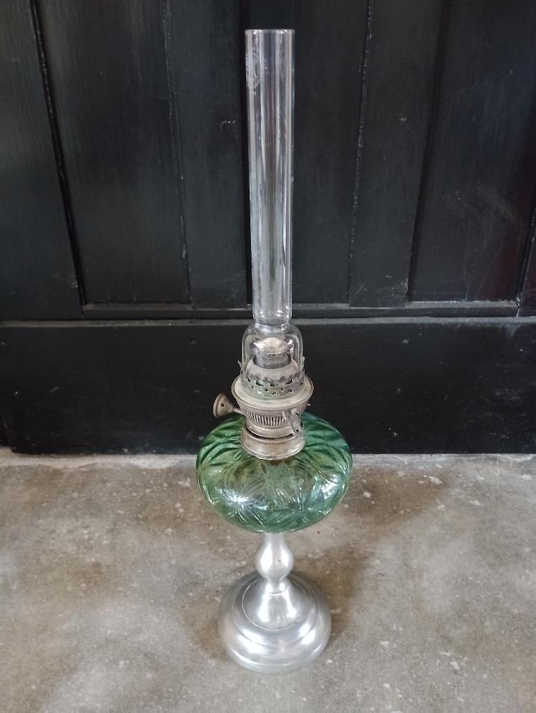 Grote antieke olielamp Matador met groen glas, Ophalen of Verzenden