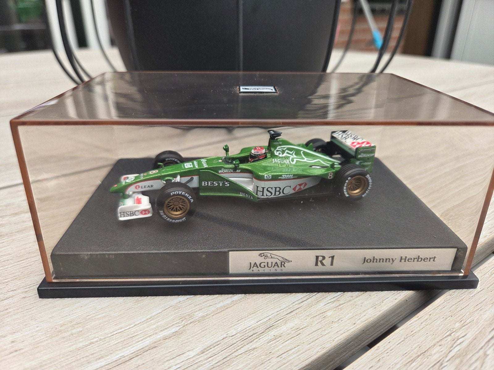 Hotwheels Jaguar Racing R1 Herbert 1:43, Auto, ., Ophalen of Verzenden, Zo goed als nieuw
