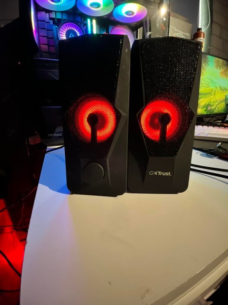 Trust speakers, Ophalen of Verzenden, Zo goed als nieuw, Audiokanaal 2