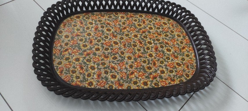 Vintage dienblad kunststof bruin geel oranje bloemen, Ophalen of Verzenden, Gebruikt, Ovaal, Kunststof