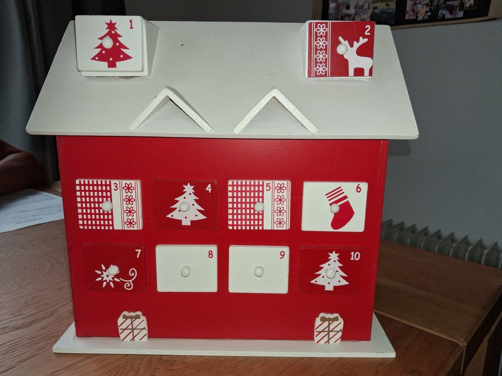 SUPER LEUK KERSTHUISJE ADVENDS KALENDER  VOOR. 24 ATTENTIES, Diversen, Ophalen of Verzenden
