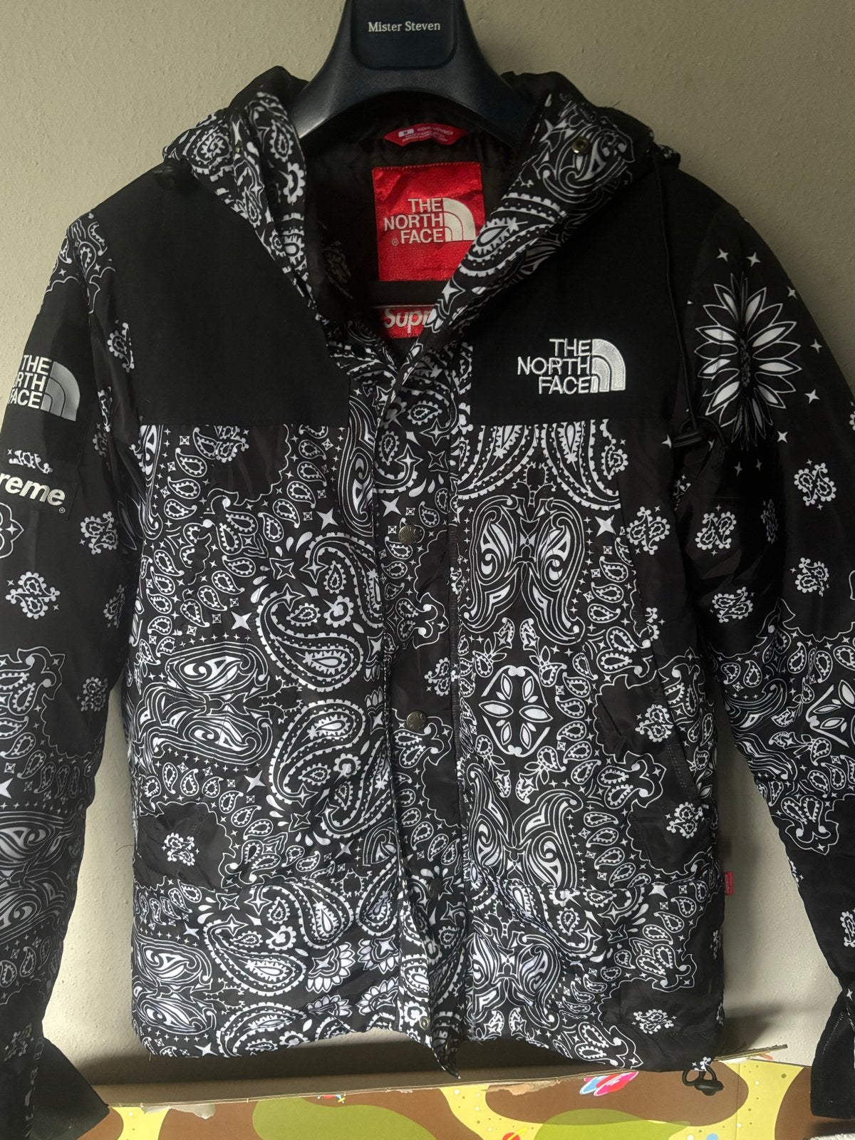 The North Face x Supreme Bandana Jas Zwart Maat M, Ophalen of Verzenden, Zo goed als nieuw, Maat 48/50 (M), Zwart
