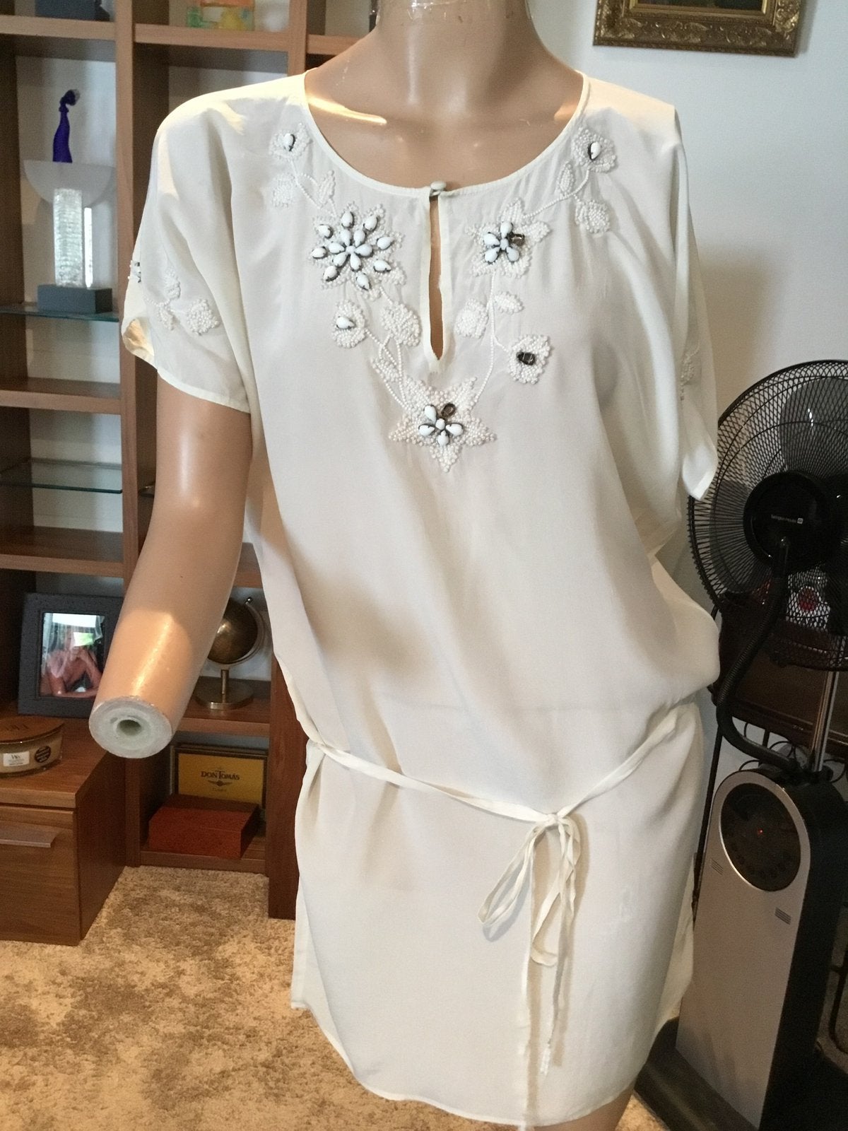 GOLD HAWK jurk met kralen maat s 100% SILK  origineel ZGAN, GOLD HAWK, Beige, Ophalen of Verzenden, Zo goed als nieuw