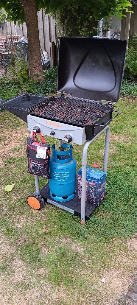 First Friend Gasbarbecue met gasfles en accessoires, Ophalen, Gebruikt, First Friend
