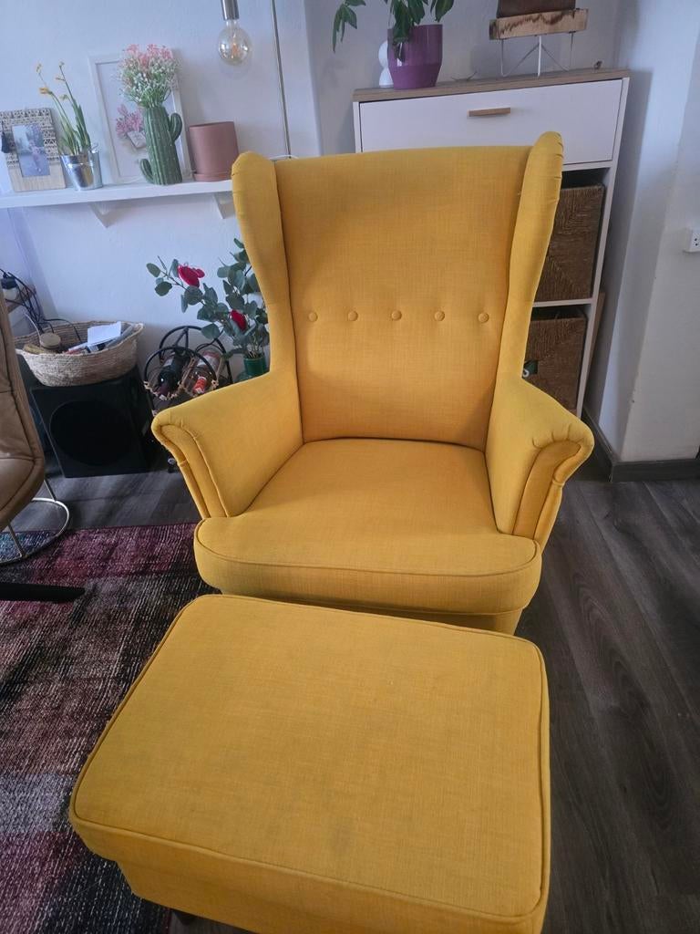 Ikea Strandmon fauteuil met voetenbank, Klassiek, 75 tot 100 cm, Ophalen of Verzenden, Zo goed als nieuw
