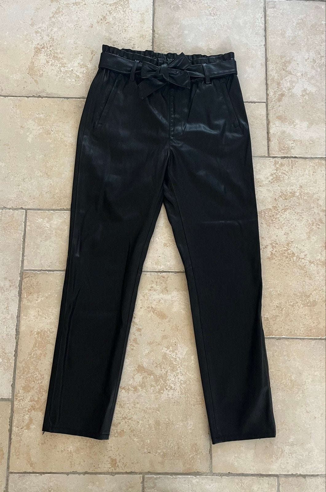 Nieuwe Knit-ted Replika leren broek met strikceintuur, Maat 38/40 (M), Zwart, Ophalen of Verzenden, Zo goed als nieuw