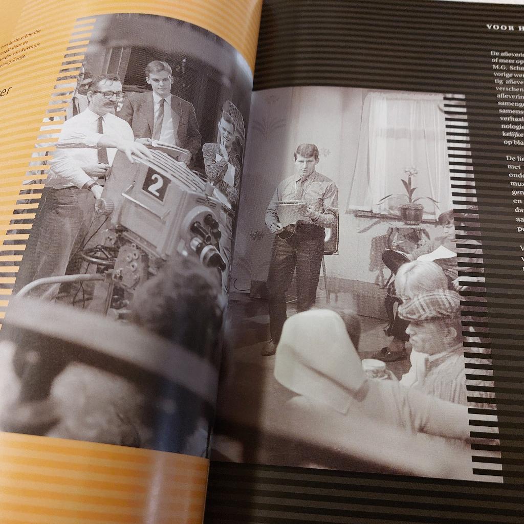 Ja Zuster Nee Zuster LEESBOEK met SONGTEKSTEN en foto's, Verzenden, Zo goed als nieuw, Tv-serie
