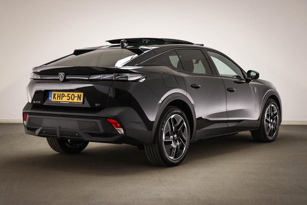 Peugeot e-408 GT 58 kWh | NIEUW | PANORAMADAK | STUURVERWARM, Stof, 213 pk, Zwart, Automatische klimaatregeling