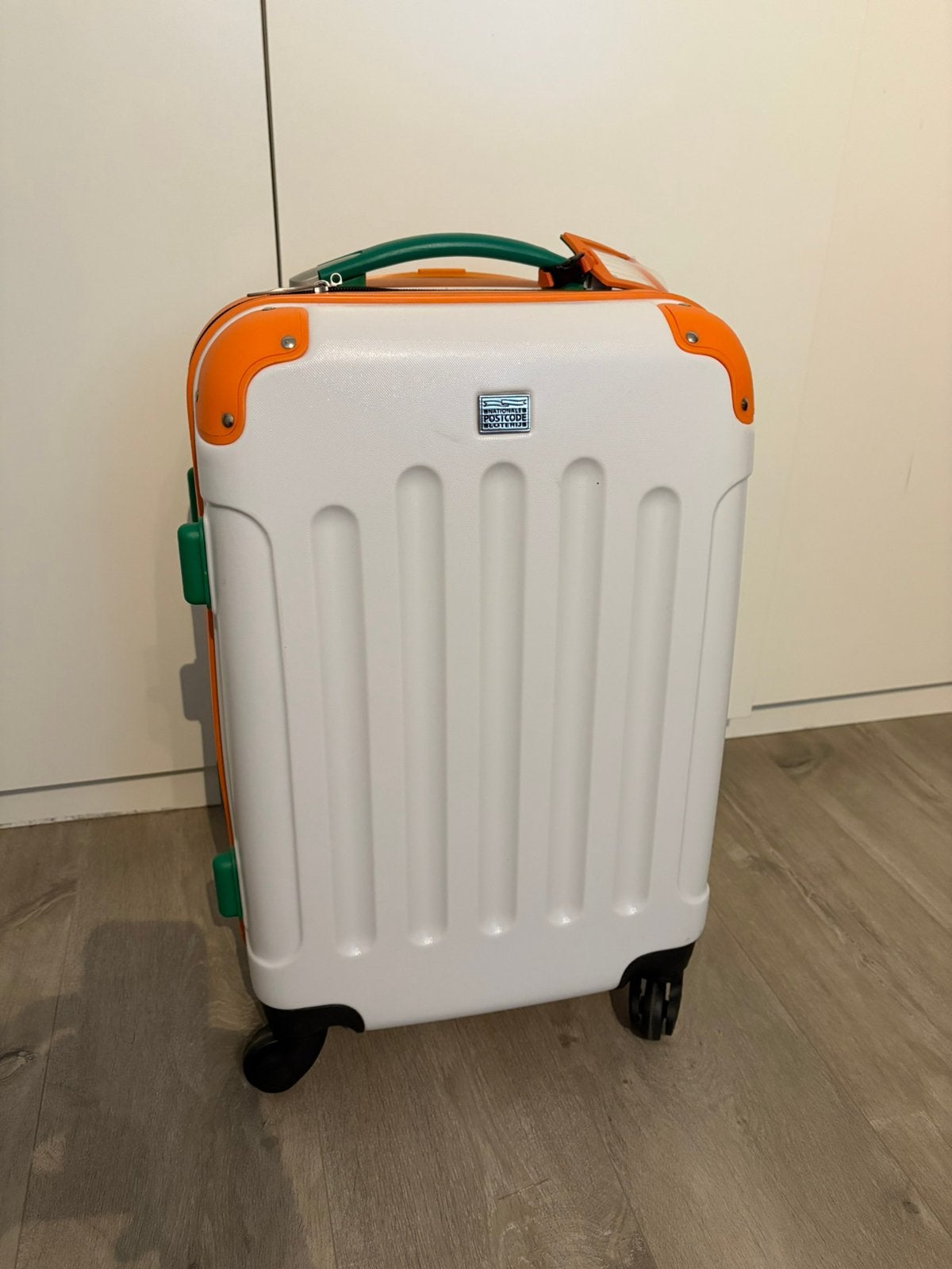 Koffer Postcodelotterij, Sieraden, Tassen en Uiterlijk, Koffers, Wieltjes, 50 tot 60 cm, Hard kunststof, Nieuw